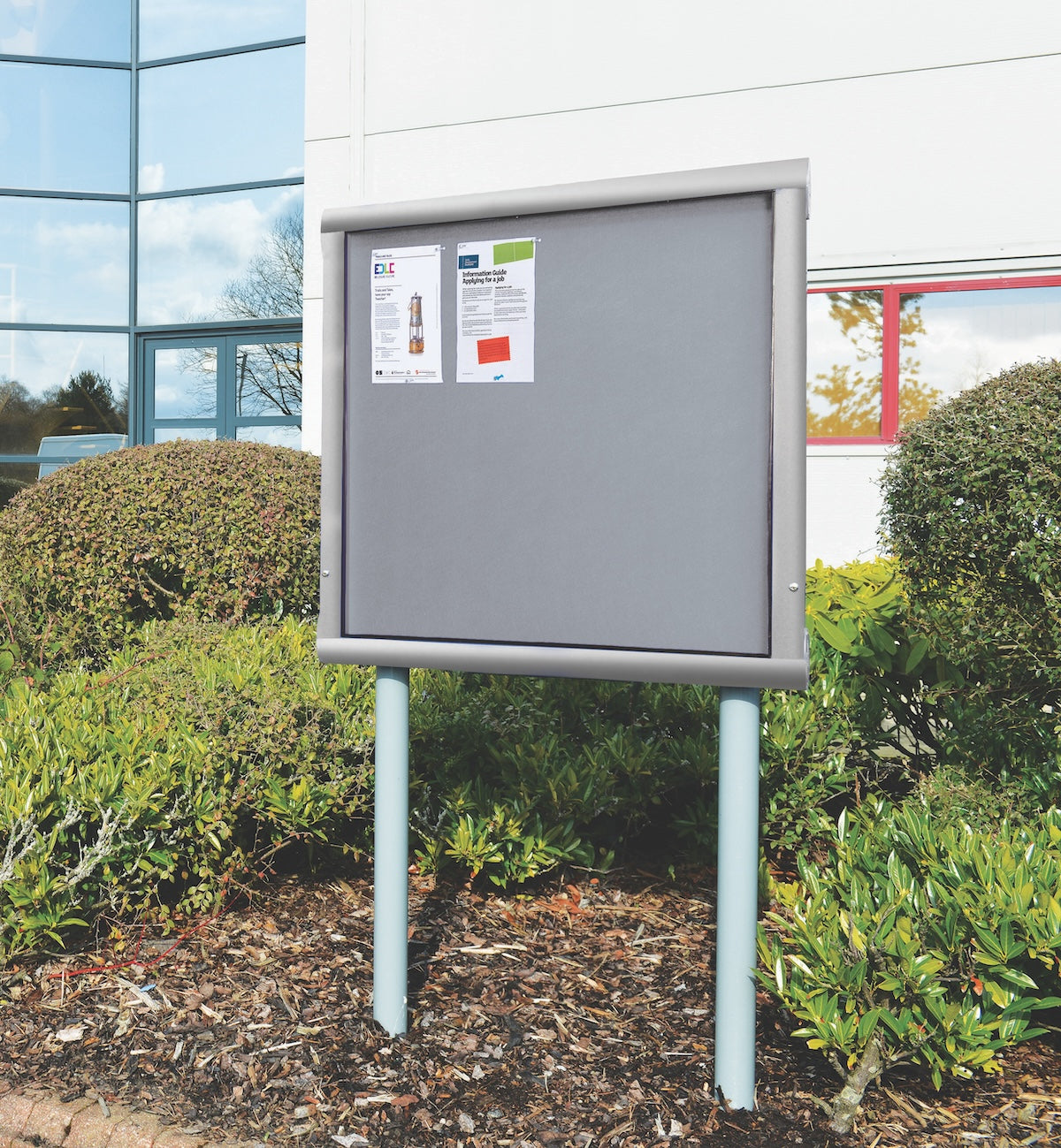 WeatherShield Freestanding Outdoor Showcase (Sunk Post)