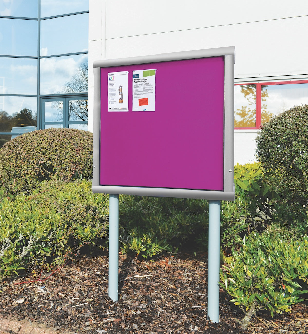 WeatherShield Freestanding Outdoor Showcase (Sunk Post)