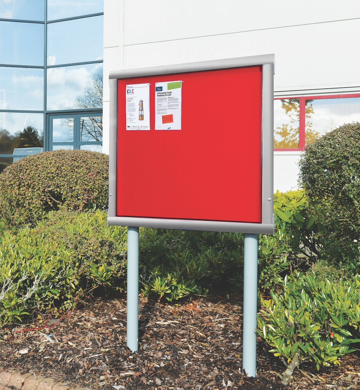 WeatherShield Freestanding Outdoor Showcase (Sunk Post)