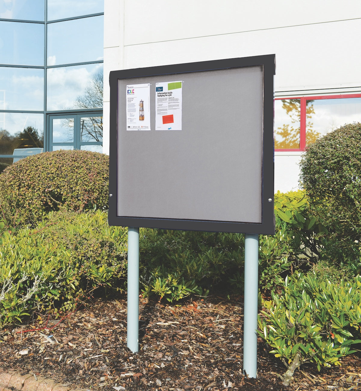 WeatherShield Freestanding Outdoor Showcase (Sunk Post)