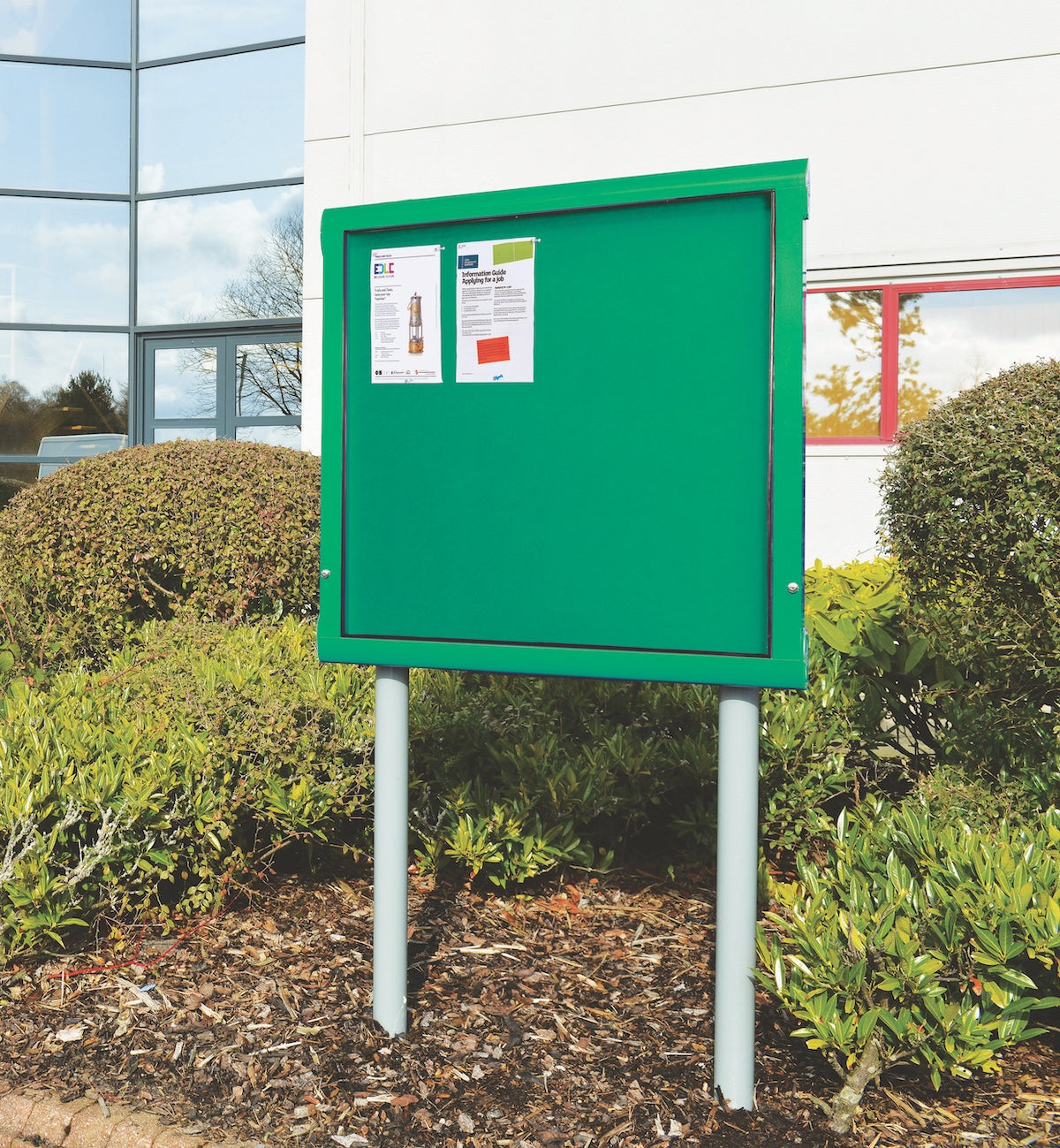WeatherShield Freestanding Outdoor Showcase (Sunk Post)