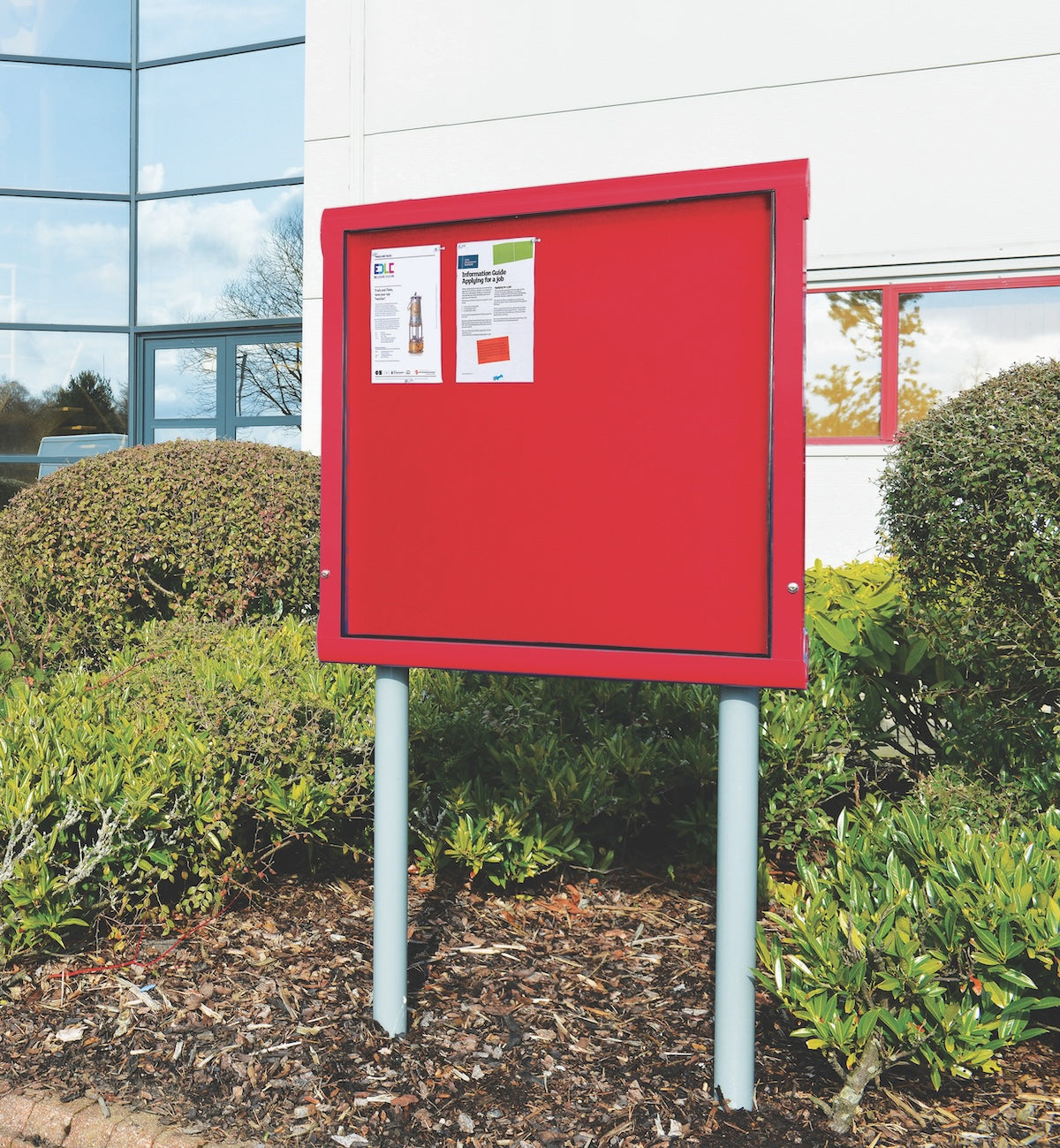 WeatherShield Freestanding Outdoor Showcase (Sunk Post)